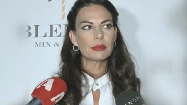 Εύη Βατίδου: "Με αποδοκίμασαν που είχα σχέση με κάποιον μικρότερο και όχι που παντρεύτηκα κάποιον 25 χρόνια μεγαλύτερο"