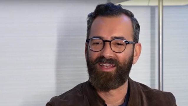 Άγγελος Μπράτης: &quot;Δεν θέλω ο σύντροφός μου να έχει ξυρισμένες γάμπες, μου αρέσουν τα πράγματα φυσικά, μου αρέσουν οι τρίχες&quot;