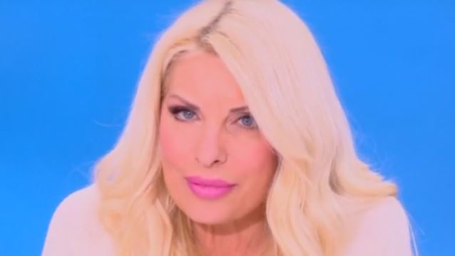 Ελένη Μενεγάκη: "Κάνω την ψύχραιμη τώρα, την κάνω αν και δεν είμαι..."