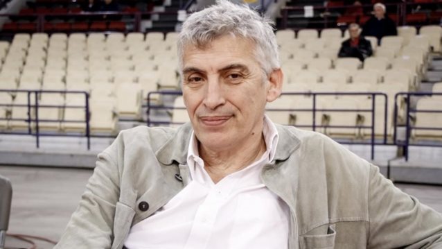 Ο Παναγιώτης Φασούλας με την κόρη του, Μαριέλλα στο γήπεδο για τον αγώνα μπάσκετ της Εθνικής Ελλάδος