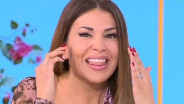 Ελένη Χατζίδου: "Κάνε μου ένα κοντινό, δεν κουνιέται φύλλο κούκλα μου από το μπότοξ, ποιο face yoga;"