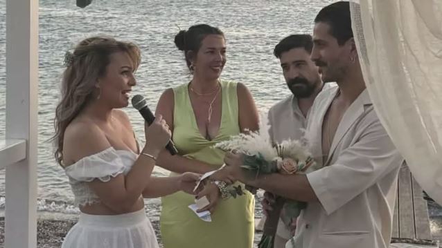 Βέρα Μακρομαρίδου &amp; Αλέξανδρος Παπατριανταφύλλου παντρεύτηκαν ξανά δίπλα στη θάλασσα