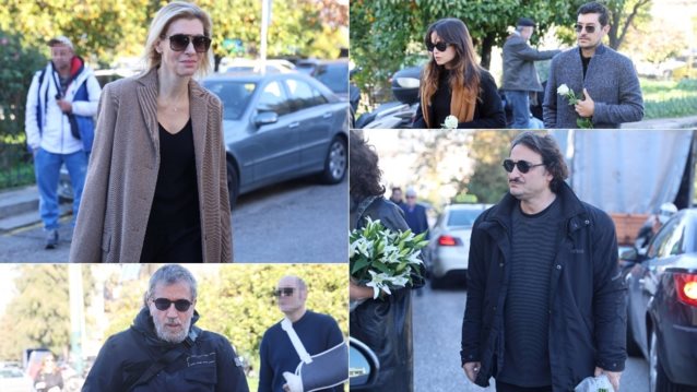 Πλήθος κόσμου στο Α’ Νεκροταφείο για το τελευταίο αντίο στον Δημήτρη Ήμελλο | Υποβασταζόμενη η μητέρα του