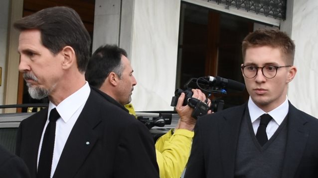 Ο Κωνσταντίνος Αλέξιος Ντε Γκρες επιδίδεται με στυλ στο αγαπημένο σπορ του πρίγκιπα Αλβέρτου στον πάγο