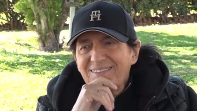 Πασχάλης: "Αν αφήναμε τη φωνή της Μαρινέλλας στο τραγούδι, θα πουλούσε 300.000 δίσκους"