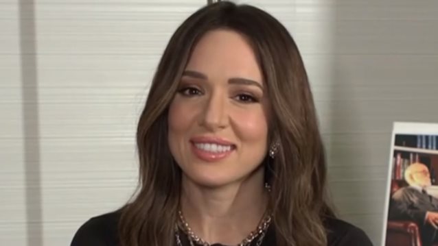 Καλομοίρα: "Αν μια κοπέλα μιλήσει στον σύζυγό μου, θα τη μαλώσω"