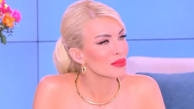 Κατερίνα Καινούργιου: "Θαυμάζω απεριόριστα τις γυναίκες που μεγαλώνουν παιδιά μόνες τους"