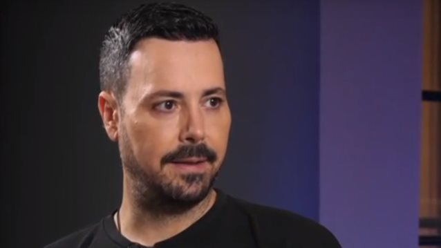 Πέτρος Κουσουλός: "Οι κόρες μου είναι τρελαμένες με την αδερφή τους, τσακώνονται ποια θα την πρωτοπάρει αγακλιά"