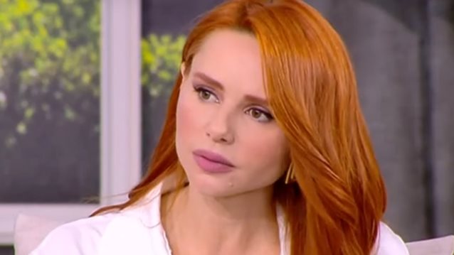 Έβελυν Καζαντζόγλου: &quot;Αυτό που φοβόντουσαν οι γονείς μου το έζησα ελάχιστα, δεν σήκωνα πολλά&quot;