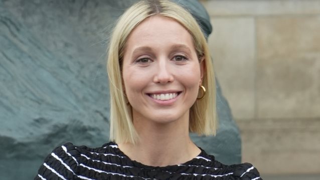 Μαρία Ολυμπία: Kαλοκαιρινή και στιλάτη με πλεκτό deux pieces - To knitted μπουστιέ και η ψηλόμεση φούστα