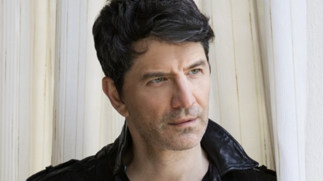 Ο Σάκης Ρουβάς αποκάλυψε το πρόβλημα που αντιμετωπίζει στις διακοπές του: "Πείτε μου ότι δεν το παθαίνω μόνο εγώ"