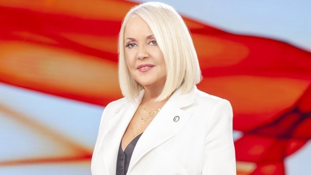 Η Ρούλα Κορομηλά με πολύ μακρύ μαλλί και αφέλειες όπως δεν την έχεις ξαναδεί