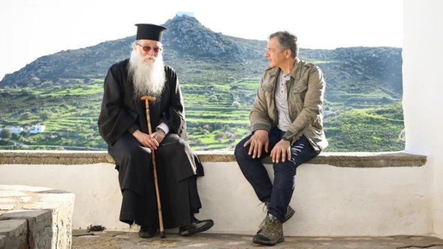 Ο Σταύρος Θεοδωράκης επισκέπτεται το μοναστήρι του Αγίου Ιωάννη στην Πάτμο
