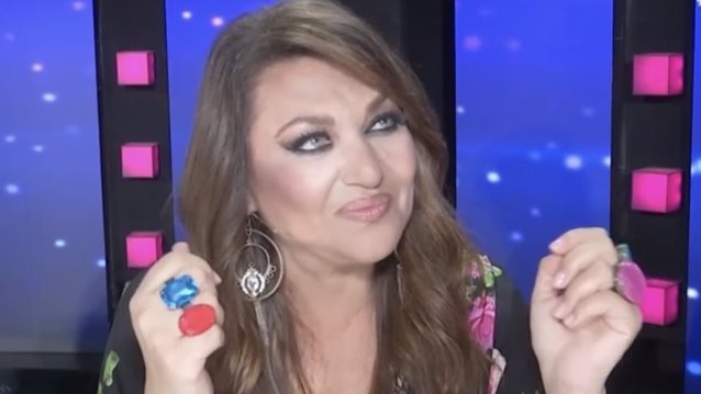 Η Καίτη Γαρμπή αποθέωσε την Έλενα Παπαρίζου: "Η αξία του καλλιτέχνη δεν μετριέται ανάλογα με τα κιλά του"