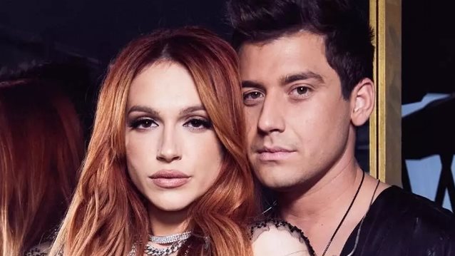 Τάνια Μπρεάζου &amp; Γιώργος Αμούτζας σε τρυφερά στιγμιότυπα στην παραλία!