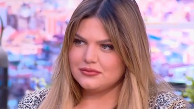 Δανάη Μπάρκα: &quot;Μου είπε ότι η τηλεόραση με ασχημαίνει και με κάνει τόση, μου το έλεγε με απελπισία στο μάτι της&quot;