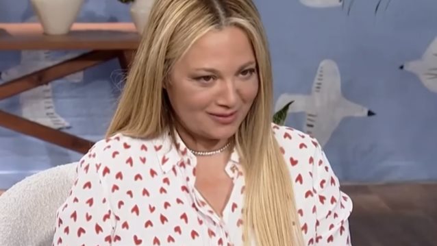 Συγκινήθηκε η Νάνσυ Ζαμπέτογλου στο Στούντιο 4: &quot;Μαζεύω τα κομμάτια μου για να το πω αυτό χωρίς να κλάψω&quot;