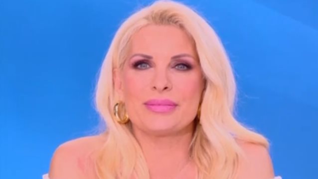 Η Ελένη Μενεγάκη διέψευσε την αλλαγή πάνω της: &quot;Όχι βέβαια. Είναι δυνατόν;&quot;