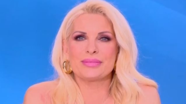 Ελένη Μενεγάκη: &quot;Μου είχε πει η Αγγελική Νικολούλη ότι ο γιος της κρύβεται, γιατί μάλλον του άρεσα και ντρεπόταν&quot;