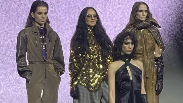 Madwalk 2024 | H λαμπερή εμφάνιση της Ζενεβιέβ Μαζαρί στη σκηνή