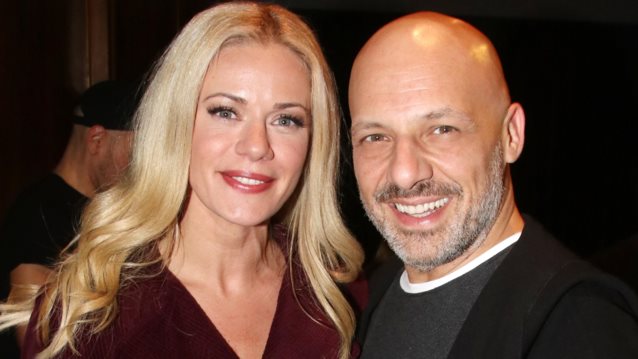 Βόλτα με σκάφος για τον Νίκο Μουτσινά &amp; τη Ζέτα Μακρυπούλια λίγο πριν από τις πρεμιέρες τους