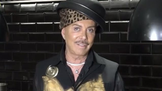 Λάκης Γαβαλάς: "Μου λείπουν οι αδερφές μου, δεν με έχουν πάρει τηλέφωνο εδώ και 11 χρόνια"