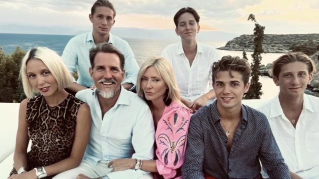 Η Μαρί Σαντάλ φωτογραφίζει τον γιο της, Αριστείδη στις καλοκαιρινές τους διακοπές