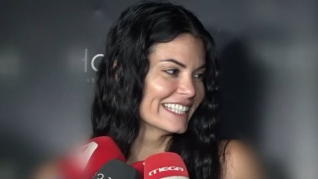Η on camera αντίδραση της Μαρίας Κορινθίου σε ερώτηση ρεπόρτερ για το χωρισμό της: "Γλυκούλα μου"