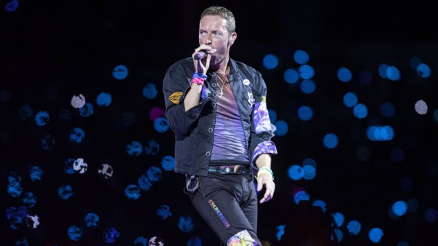 Coldplay | Ο Κρις Μάρτιν μίλησε ελληνικά και αποθεώθηκε από το κοινό στο ΟΑΚΑ: "Είμαστε ευγνώμονες"