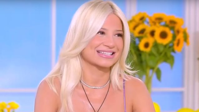 Η Φαίη Σκορδά "παρέδωσε σκυτάλη" στον Λάμπρο Κωνσταντάρα