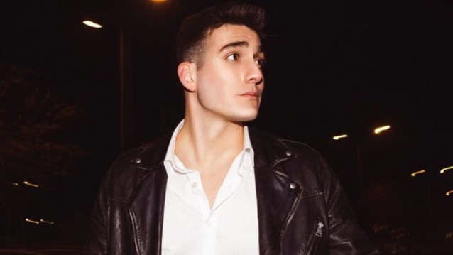 Σπάνια δημόσια εμφάνιση του Γιώργου Κακοσαίου με ξανθιά καλλονή στο πλευρό του