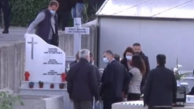 Πάτρα: Ανοιξαν τον τάφο της Τζωρτζίνας για να πάρουν το τάμπλετ - Με εισαγγελέα και ιερέα