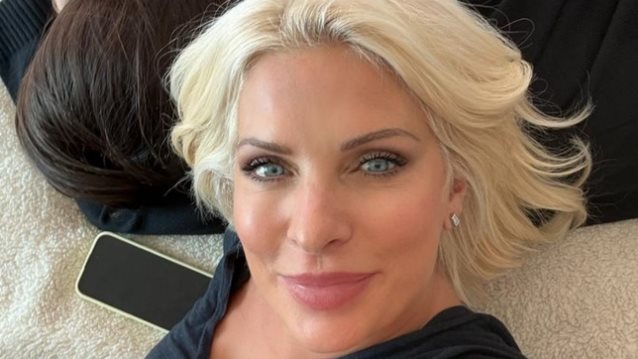 Η Ελένη Μενεγάκη ποζάρει με την κόρη της!