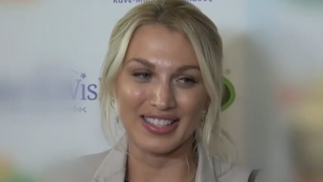 Η Κωνσταντίνα Σπυροπούλου αποκάλυψε on camera την άγνωστη νοσηλεία του δεύτερου γιου της