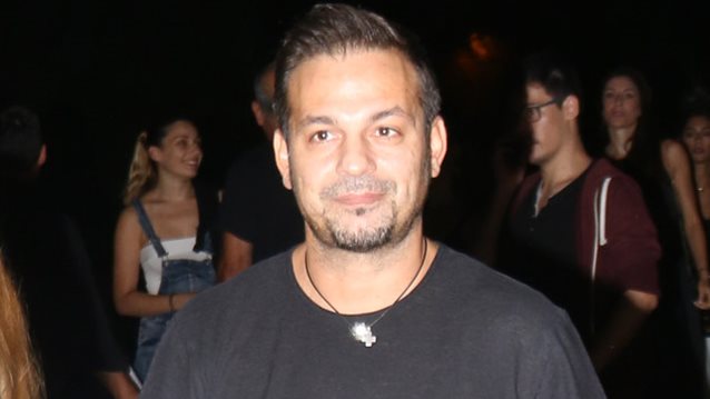 Ο Ντέμης Νικολαΐδης μαζί με την κόρη του, Μελίνα στη συναυλία των Coldplay