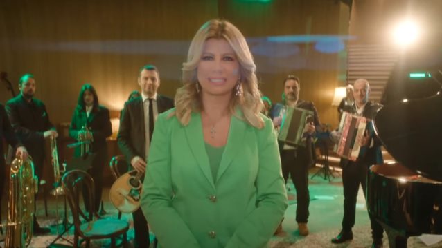 Η Ζήνα Κουτσελίνη μεταμορφώνεται σε &quot;μαέστρο&quot; στο νέο trailer της εκπομπής της