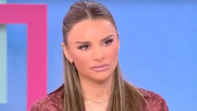 Η ατάκα της Ελένης Τσολάκη για την Ελένη Μενεγάκη: &quot;Αυτό το πράγμα γράφει πάνω σου&quot;