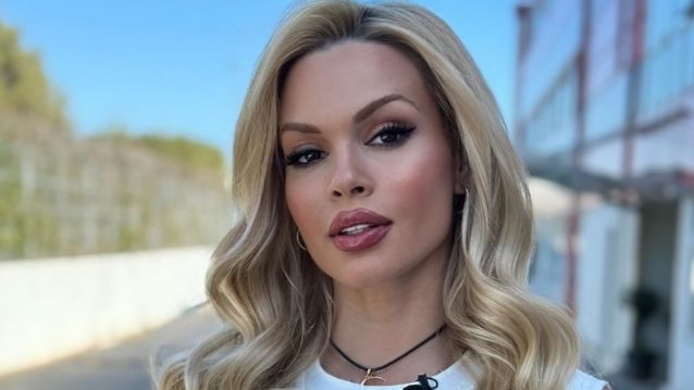 Η Βίκυ Κάβουρα αγκαλιά με την τριών εβδομάδων κόρη της | Η τρυφερή φωτογραφία