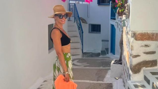 Το φωτογραφικό άλμπουμ της Μπέττυ Μαγγίρα από τις διακοπές της στην Αμοργό