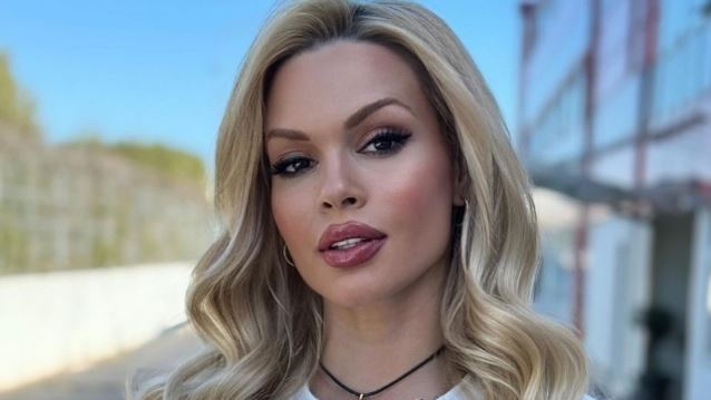 Η πρώτη φωτογραφία της Βίκυς Κάβουρα με τη νεογέννητη κόρη της μέσα από το μαιευτήριο