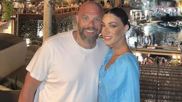 Η Ήβη Αδάμου αποκάλυψε πώς διατηρεί τη σχέση της με τον Μιχάλη Κουινέλη ζωντανή