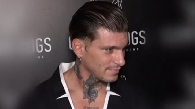 "Κόλαφος" ο Μιλάτος για τη Πιερίδη: "Εγώ είμαι μοντέλο, όχι ένας μέτριος τραγουδιστής που έγινε μέτριος παρουσιαστής"