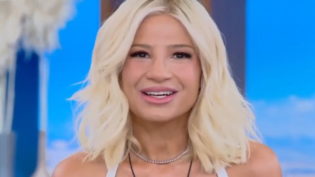 Η Φαιη Σκορδα εκανε πρεμιερα στο Mega με νεο look: &quot;Εχουμε πολλα να πουμε και πολλα να σας πω&quot;