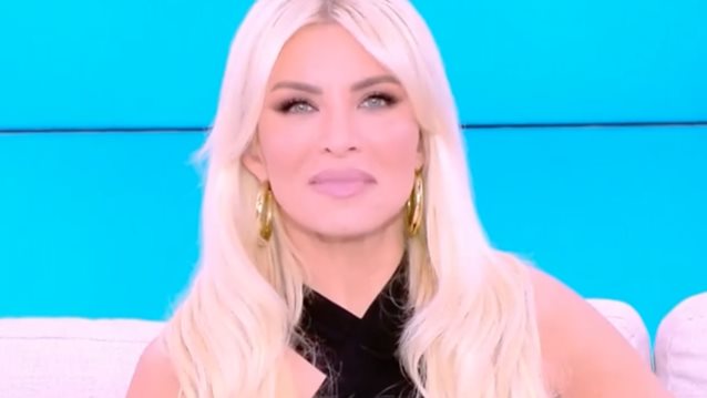 Η Κατερίνα Καινούργιου επέστρεψε στο πλατό μετά τη ξαφνική αποχώρηση