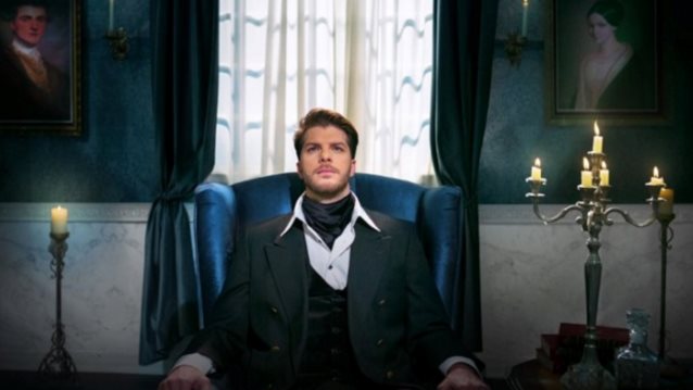 Ο Λούκας Γιώρκας ερμηνεύει το νέο του single σε μουσική Αντώνη Βαρδή!