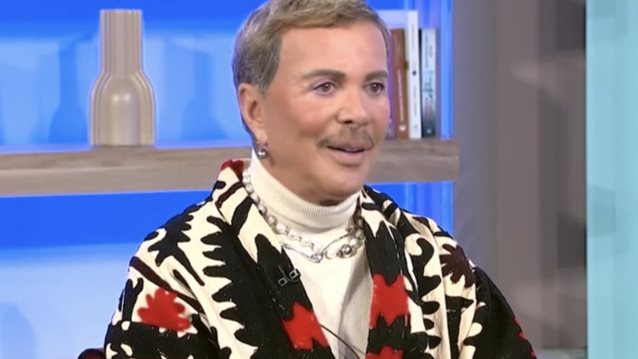 Λάκης Γαβαλάς: "Η συνθήκη με τις γυναίκες με κάνει να αισθάνομαι ότι είμαι πολύ άντρας"