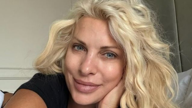 Η just woke up φωτογραφία της Ελένης Μενεγάκη θα σου φτιάξει τη μέρα