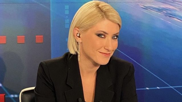 Η Σία Κοσιώνη πανηγύρισε στο γήπεδο με τον γιο της, Δήμο, τη νίκη της εθνικής ομάδας μπάσκετ