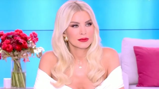 Κατερίνα Καινούργιου: "Ένιωσα την ανάγκη να πάρω αγκαλιά την Έλενα Τοπαλίδου και να της πω ότι είναι κούκλα"
