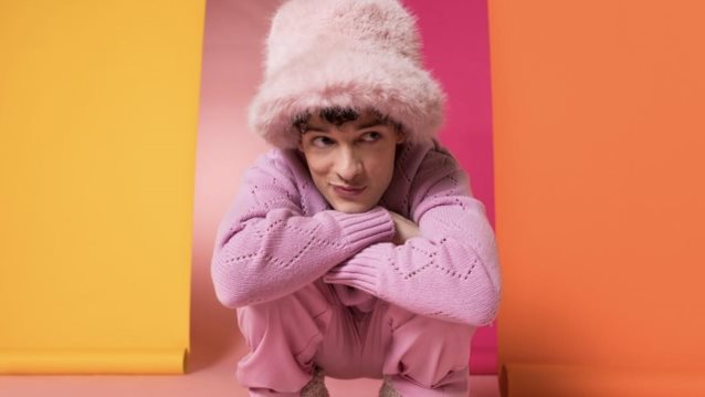 Eurovision 2024 | Το Nemo επέστρεψε στην Ελβετία - Με τιμές ήρωα η υποδοχή στο αεροδρόμιο της Ζυρίχης